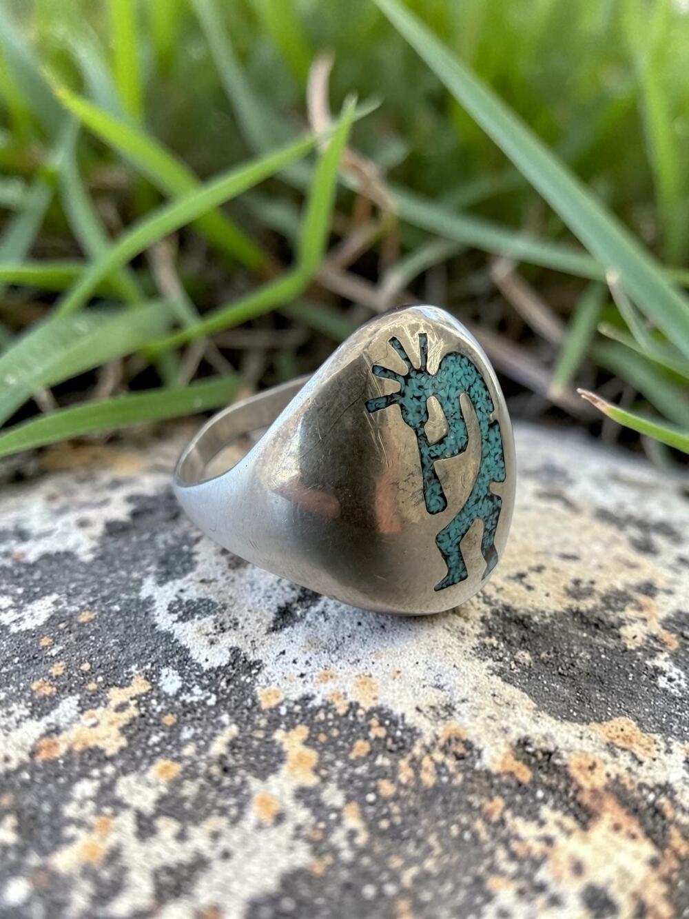 Vintage Silver Navajo Turquoise Kokopelli Statement Ring Crushed Stone Inlay - Picture 3 of 8